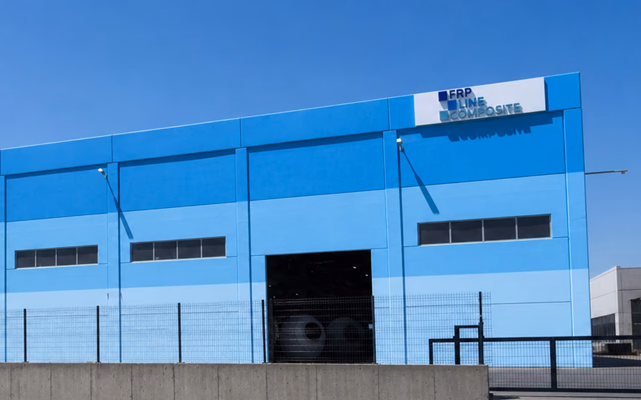 FRP Line Composite mavi fabrika dış cephesi ve bina tabelası